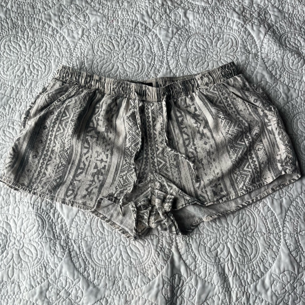 Rewash Gray and White Patterned Shorts